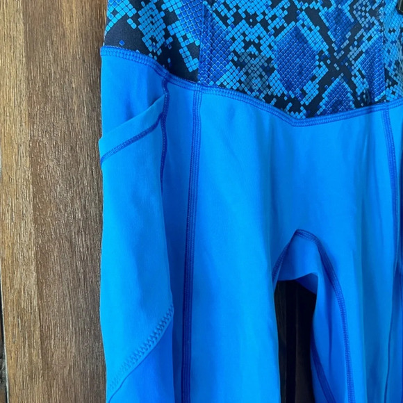 Lululemon All The Right Places Crop Pipe Dream Blue/Mini Ziggy Snake Size 2 EUC - Picture 6 of 8